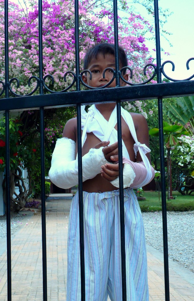cambodia_amputee_assistance_theropy_020