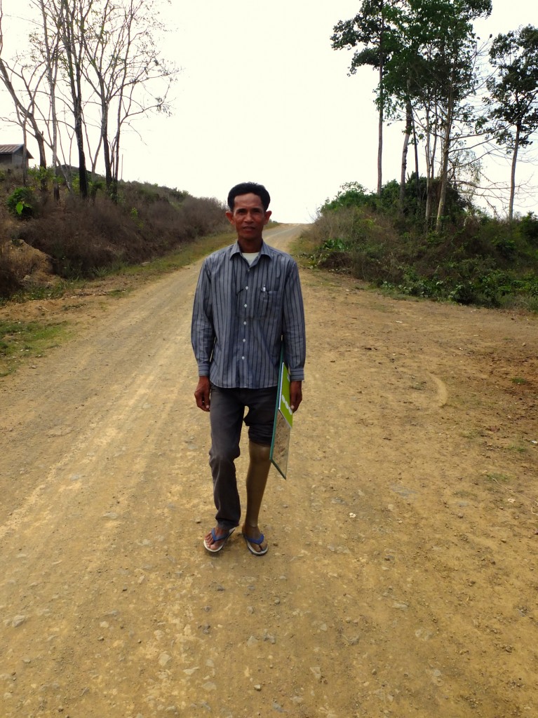 cambodia_amputee_assistance_theropy_195