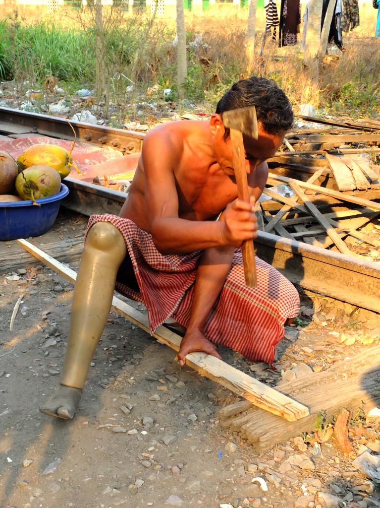 cambodia_amputee_assistance_theropy_385