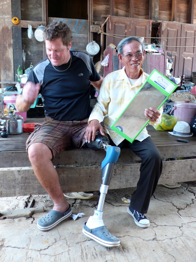 cambodia_amputee_assistance_theropy_435
