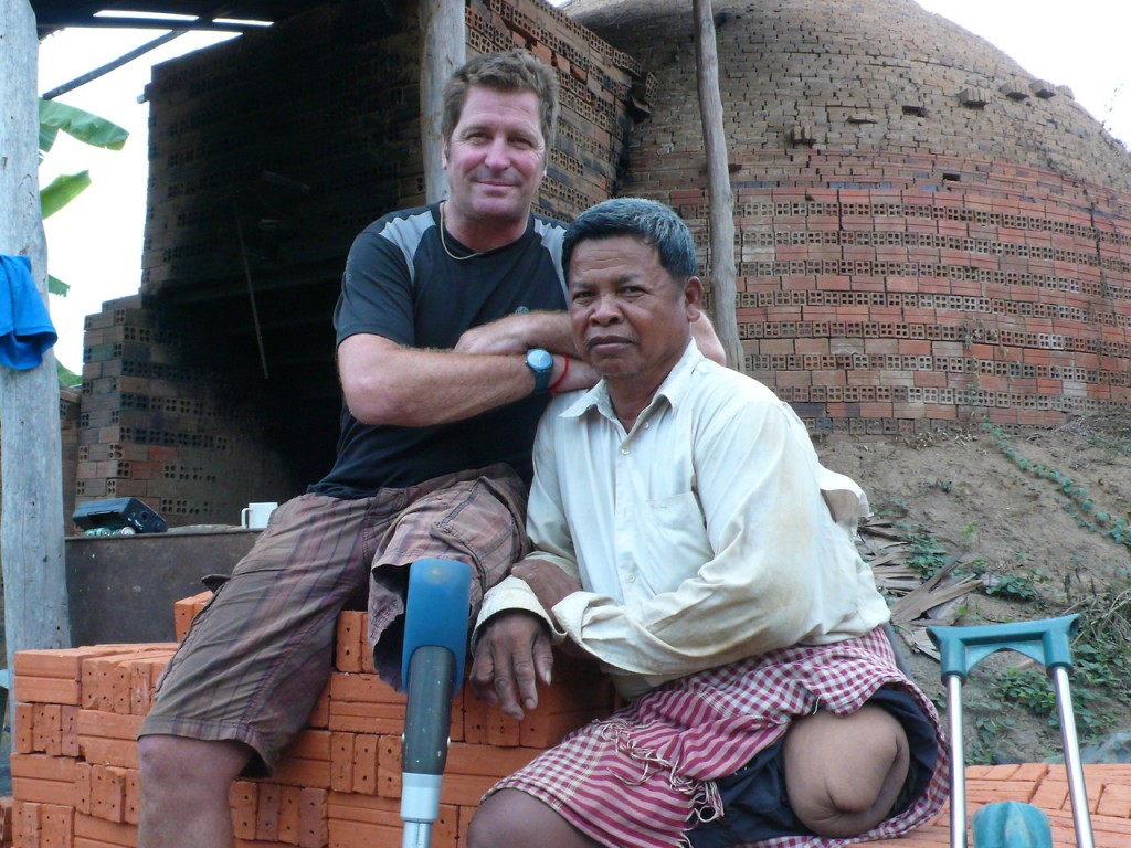 cambodia_amputee_assistance_theropy_440
