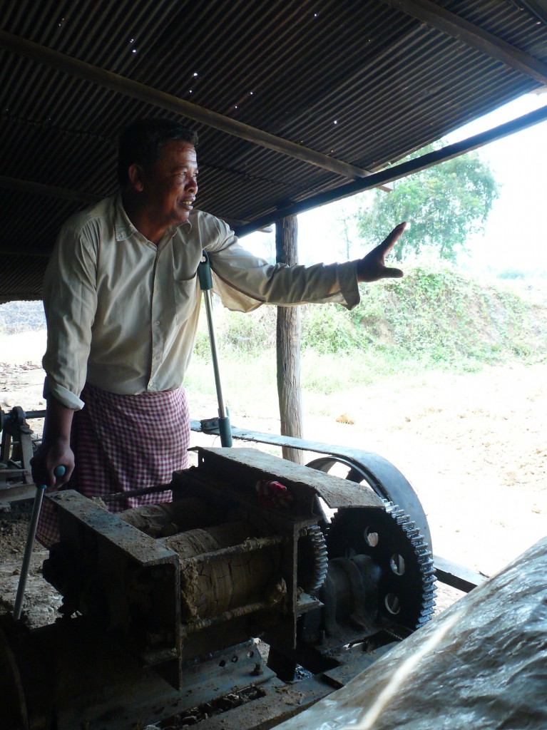 cambodia_amputee_assistance_theropy_460