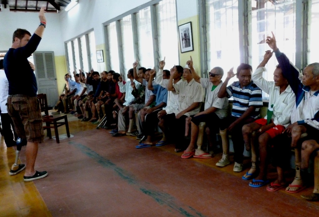 cambodia_amputee_assistance_theropy_465