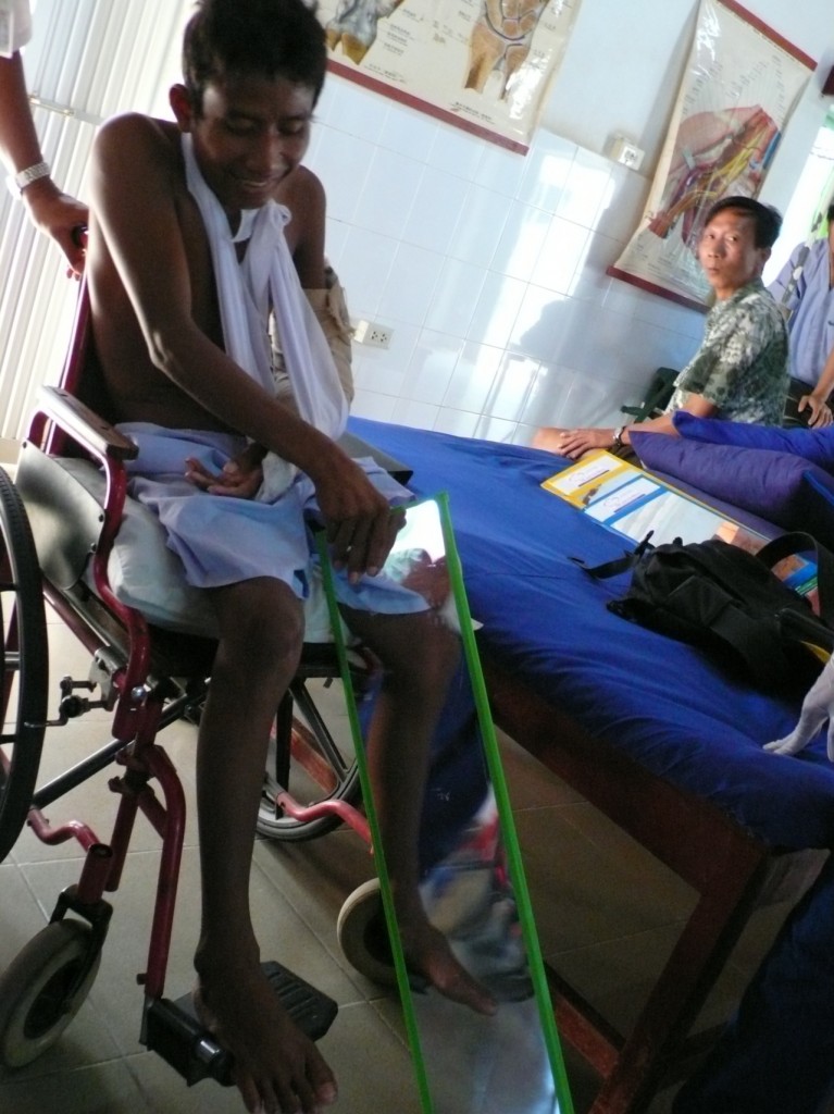 cambodia_amputee_assistance_theropy_600