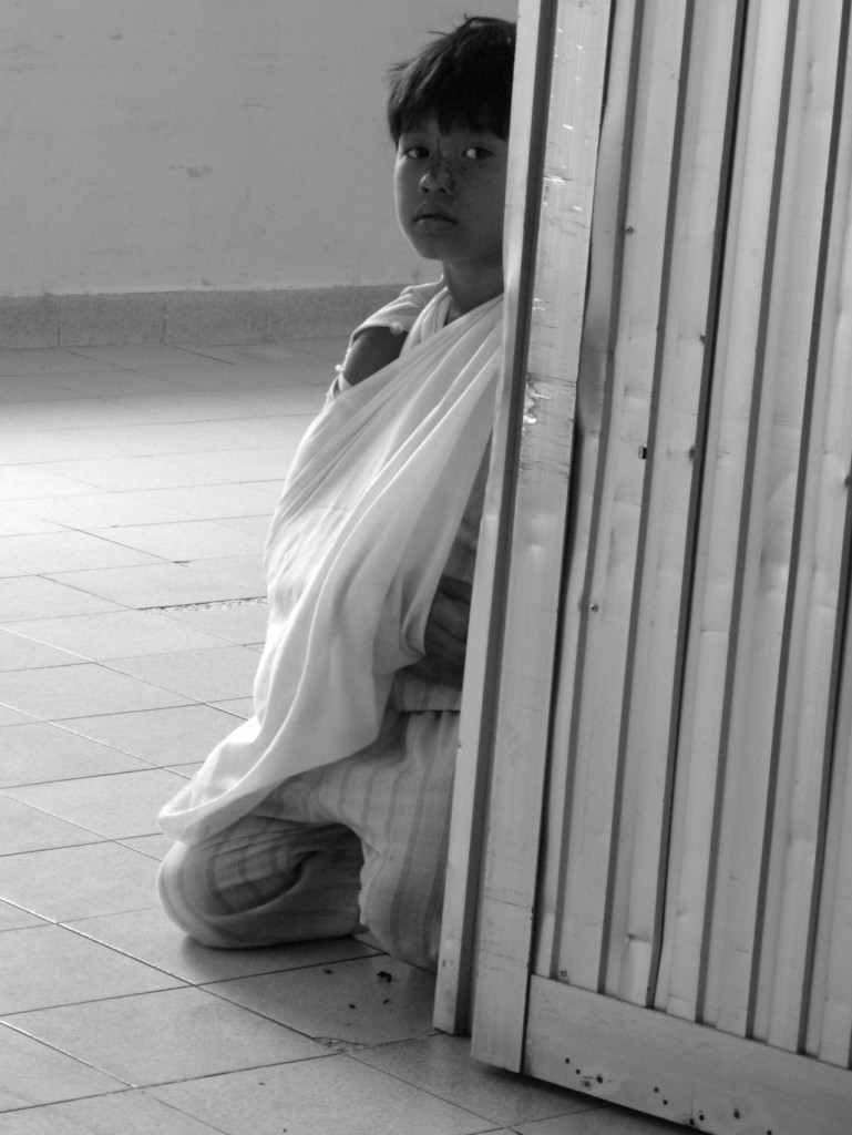 cambodia_amputee_assistance_theropy_640