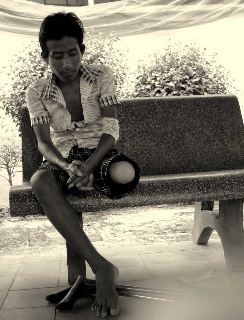 cambodia_amputee_assistance_theropy_645