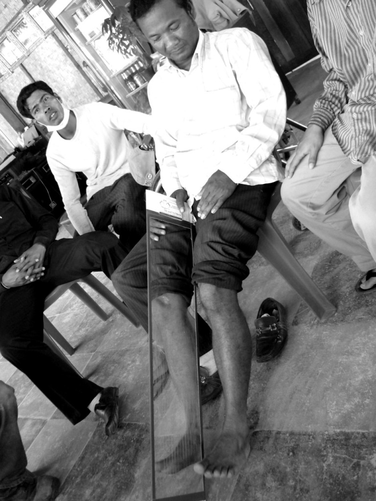 cambodia_amputee_assistance_theropy_750