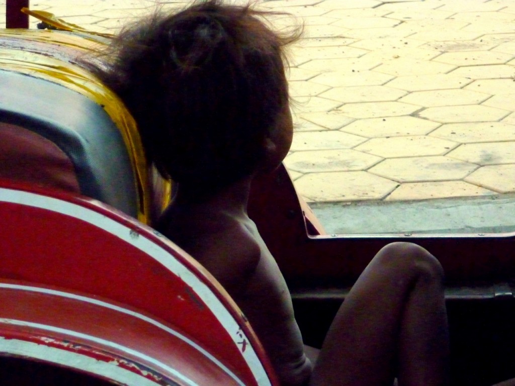 cambodia_amputee_assistance_theropy_800