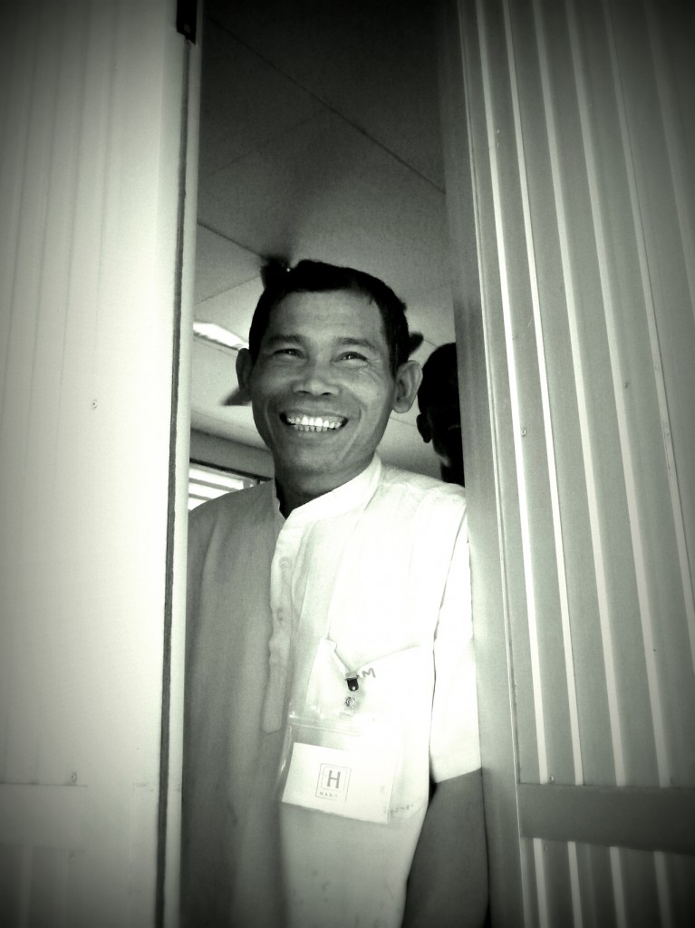 cambodia_amputee_assistance_theropy_890