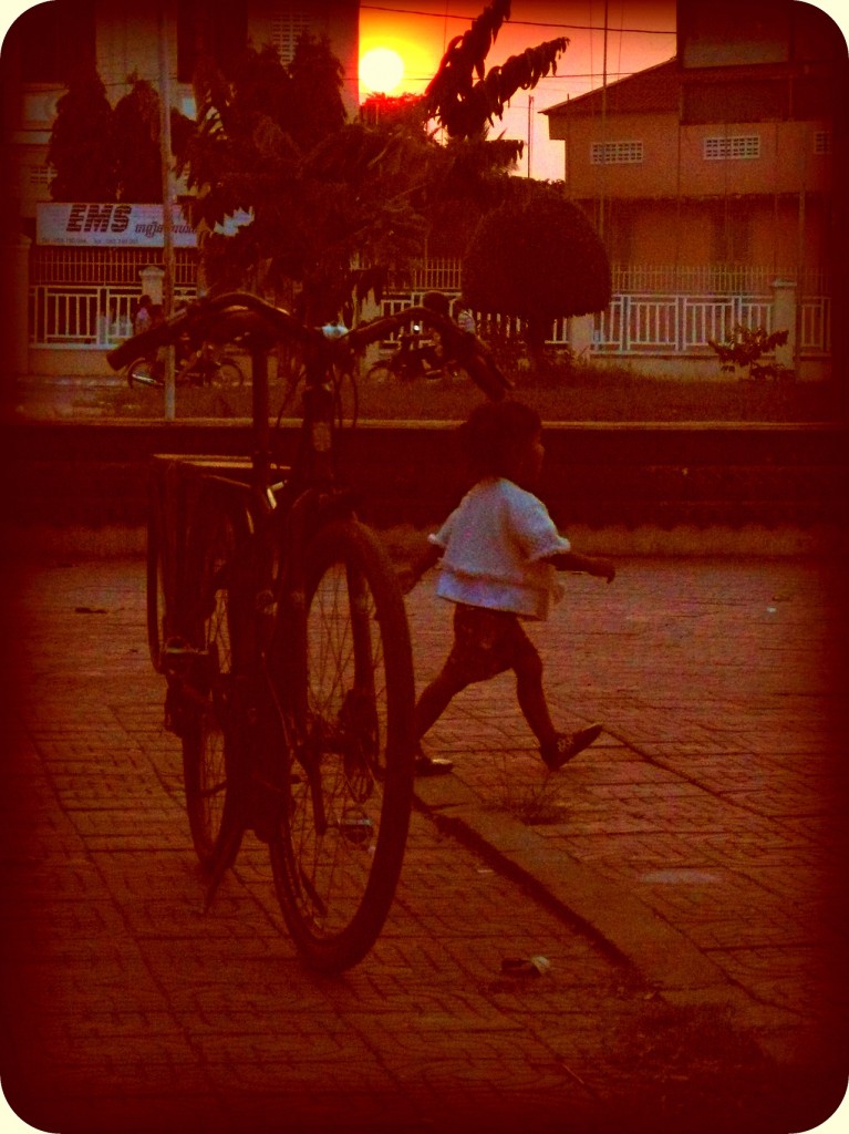 cambodia_amputee_assistance_theropy_965